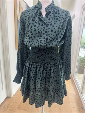 Dark Green Polka Dot Button-Up Dress 👗 Perfect for Casual Day Out Size SM
